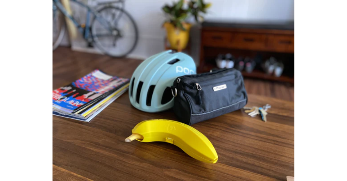 The Po Campo Protective Banana Case next to a blue helmet and bag.